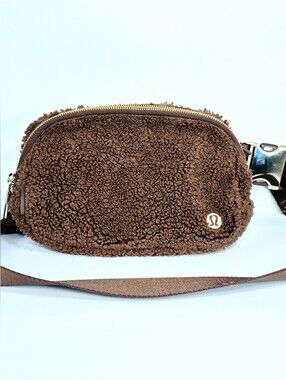 Lululemon Everywhere Belt Bag